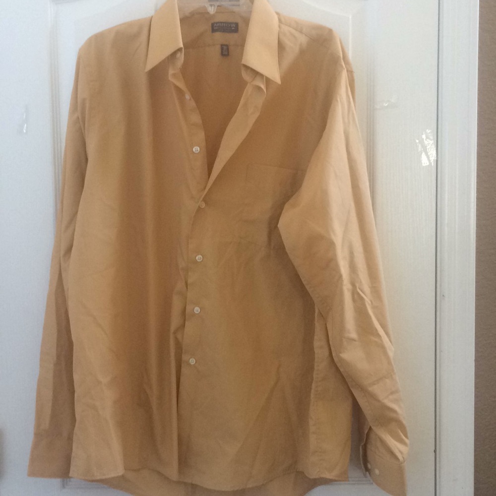 FINAL MARKDOWN Men’s arrow shirt 16 1/2 36/37